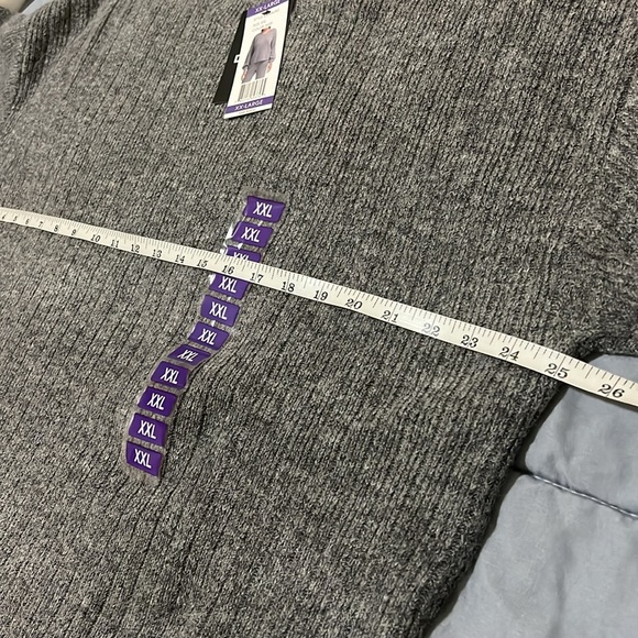 DKNY women’s Cashmere Blend sweater. - Picture 16 of 16